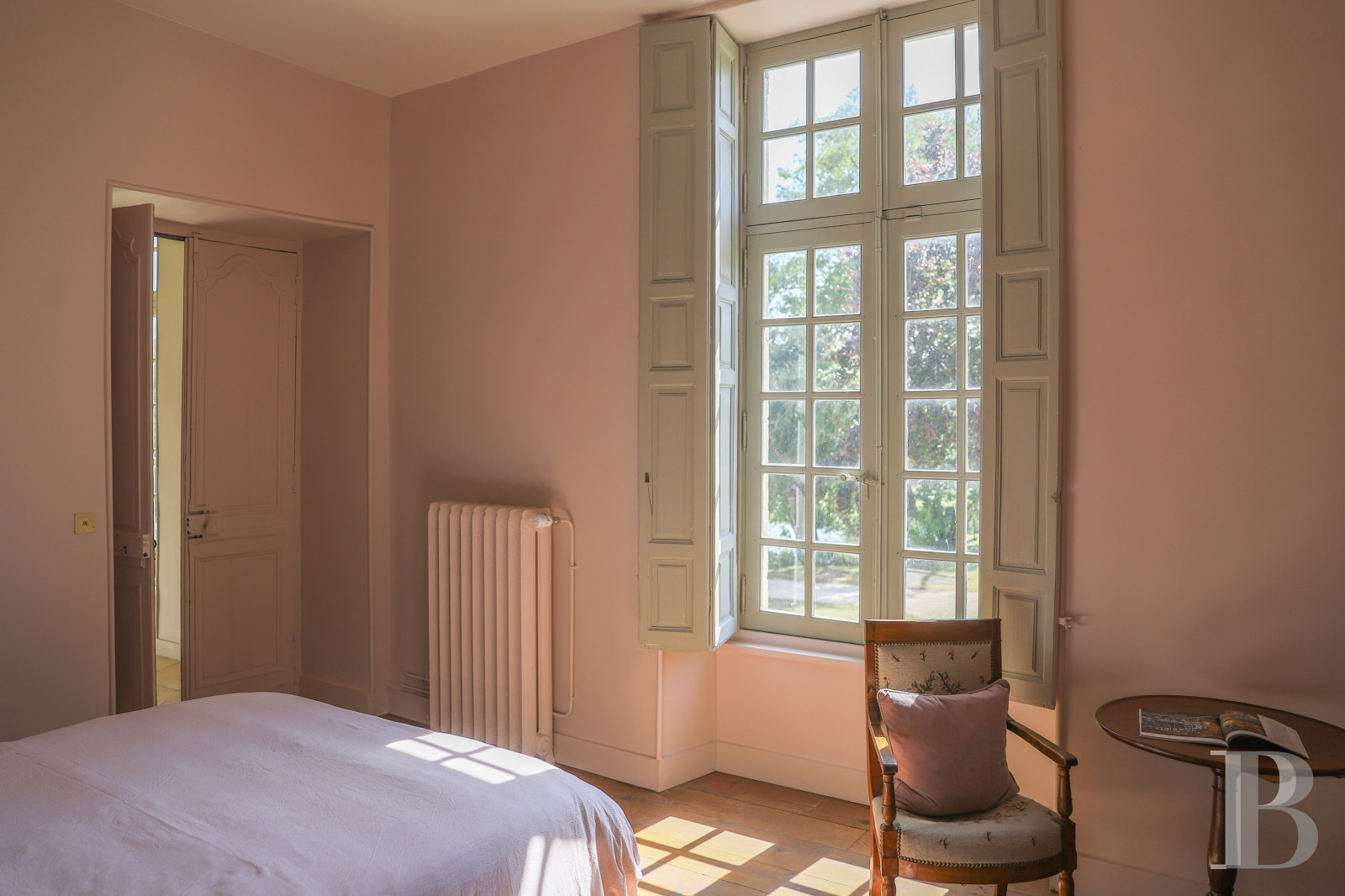 A château and its outbuildings in walled grounds to the north-east of Falaise, in Calvados - photo  n°28